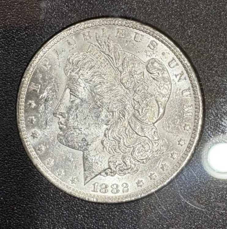 1882cc GSA モーガン銀貨、未使用、カーソンシティ、箱付き
