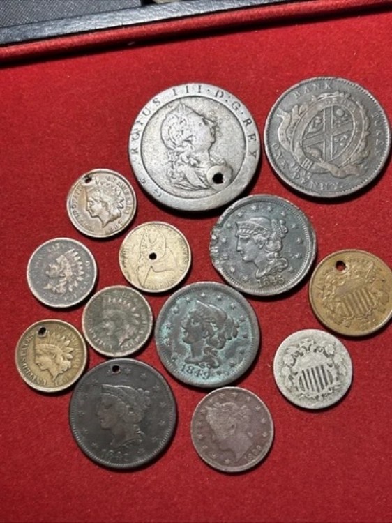 13枚セットの古い米国型コイン、穴あき、傷あり、素敵なグループ、送料無料