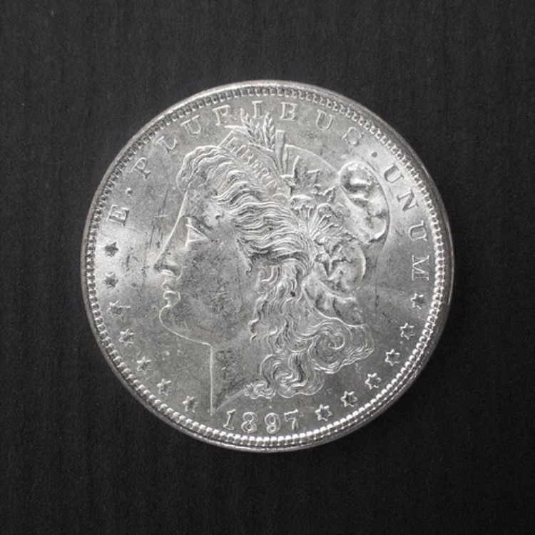 1897 年 1 ドル モルガン銀貨、素晴らしい未流通の古いコインです。