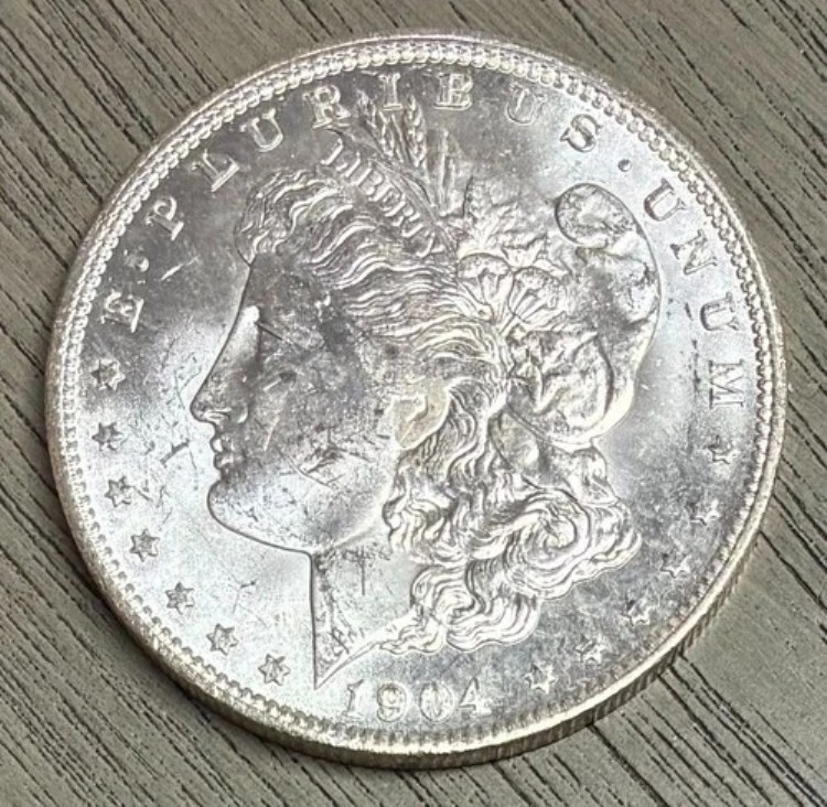 1904-O モーガン シルバー ダラー、ブリリアント アンサーキュレート、ブラスト ホワイト!