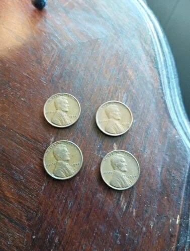 1944 年小麦ペニー 4 枚 (ミントマークなし)。 66,550円