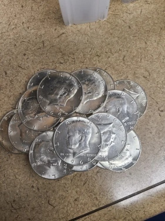 美しく輝く1964年ケネディ・ハーフダラー - 90%銀貨20枚ロール