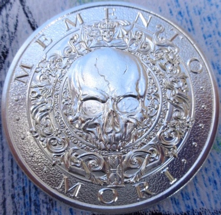 2オンス MEMENTO MORI - CARPE DIAM 50mm ラテンアリュール BU ラウンド .999 純銀