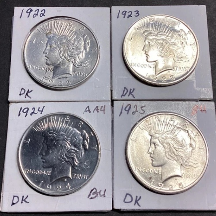 4- 平和銀貨：1922年、1923年、1924年、1925年の各年1枚。高グレードのコイン