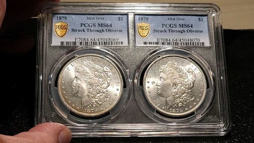 一卵性双生児 - 1879 年モルガン ダラー $1 PCGS MS 64 表面のエラーを通して打たれました。