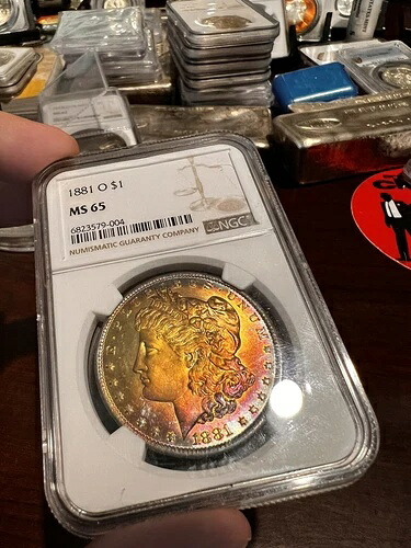 1881-O モーガン銀貨 $1 NGC MS65 - 驚くほど美しい鮮やかな色調!