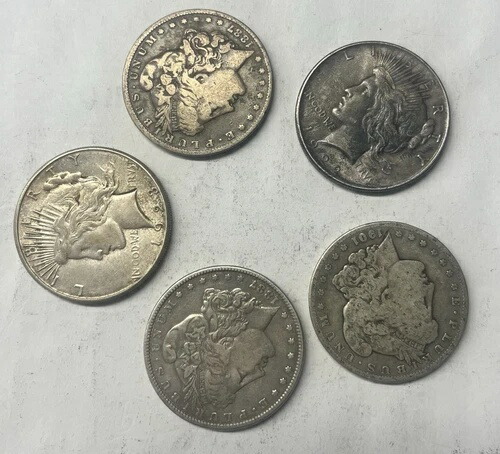 5枚のカル、1ドルモルガン/ピース銀貨、5枚のコイン、ミックスアソート