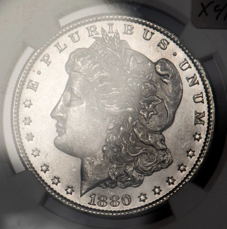 1880-S 0/9 $1 モーガン シルバー ダラー - ホット 50 VAM-11 オーバーデイト - NGC MS 64 - X4193
