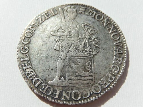 C203 - オランダ ゼーラント シルバー ドゥカット。 1774 年、ミデルブルグ造幣局のミントマルク城。