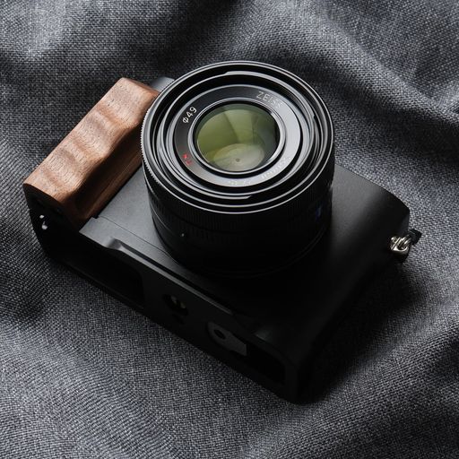 RYDSCAM 実木 カメラグリップ 、対応 Sony ソニー DSC- RX1RM3 RX1R III カメラ専用 L型クイックリリース プレート · 独自防滑指溝 · 超極細繊維植絨·高級珍木 木製ハンドル (クルミ黒板)|VlookupStore 店