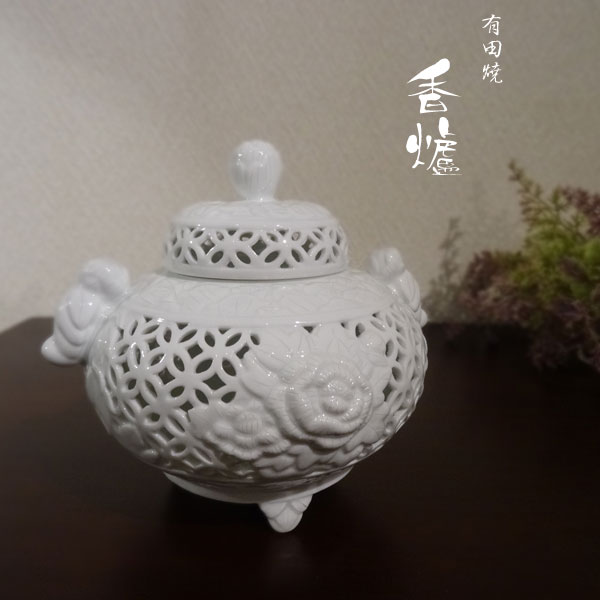 香炉 陶器 おしゃれ 有田焼 陶器 調度品 工芸品 伝統 和モダン モダン 国産 日本製 有田焼 起右エ門作 香炉 木箱入 和雑貨 贈り物 ギフト 引き出物 敬老の日 内祝い 結婚祝い 新築祝い 引越祝い プレゼント お誕生日祝い 【送料無料】有田焼　透彫七宝牡丹香炉