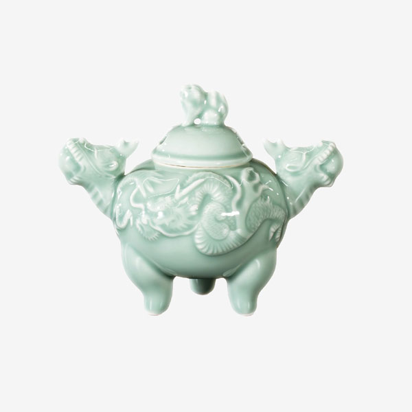 香炉 陶器 おしゃれ 有田焼 陶器 調度品 工芸品 伝統 和モダン モダン 国産 日本製 竜 龍 丸香炉 ドラゴン 和雑貨 贈り物 ギフト 引き出物 敬老の日 内祝い 結婚祝い 新築祝い 引越祝い プレゼント お誕生日祝い 【送料無料】有田焼 青磁竜彫 丸香炉 16,500円
