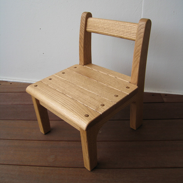 Wood Gallery ITSUKI: Woodenness kids chair chestnut innocence that kids