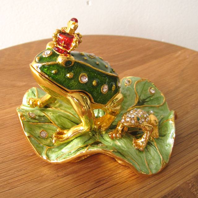楽天市場】かえる 置物 カエル 蛙 小物入れ 乳歯入れ 宝石箱