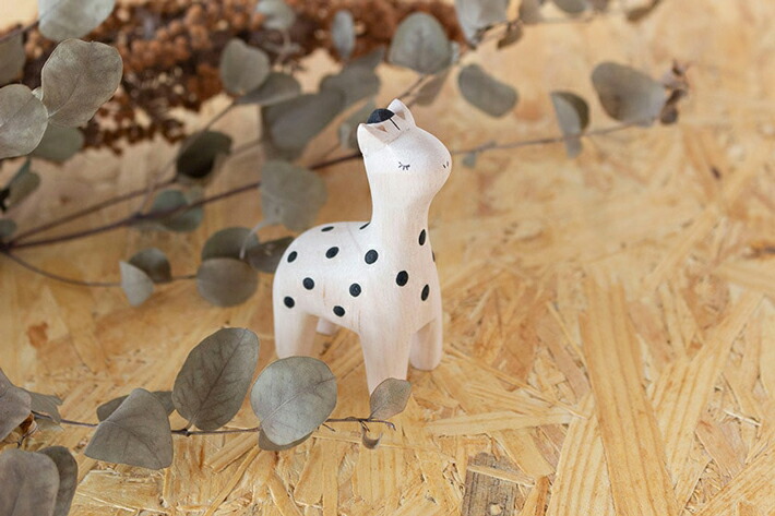 木彫りの置物 天然木 木彫り 置物 アニマル かわいい きりん キリン 麒麟 オーナメント 動物雑貨 おしゃれ 木製小物 オブジェ インテリア雑貨 アジアン雑貨 インドネシア プレゼント 贈り物 ギフト お買得品 キリンの木彫り Giosenglish Com