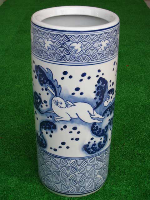 楽天市場 傘立て 傘たて 傘立 アジアン ウサギ うさぎ 兎 和 ギフト 傘 収納 和風 モダン デザイン 玄関 小物 雑貨 通販 傘立て 陶器 おしゃれ かさ立て インテリア 春 新生活 衣替え 家具 通販 送料無料 丸傘立 波兎 ウッドギャラリー樹