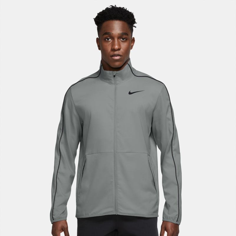 送料無料 ウィンドブレーカー アウター メンズ ナイキ Nike Dry Fit ウーブン ジャケット スポーツウェア トレーニング フィットネス ランニング 男性 グレー系 運動 Dm66 073 最安