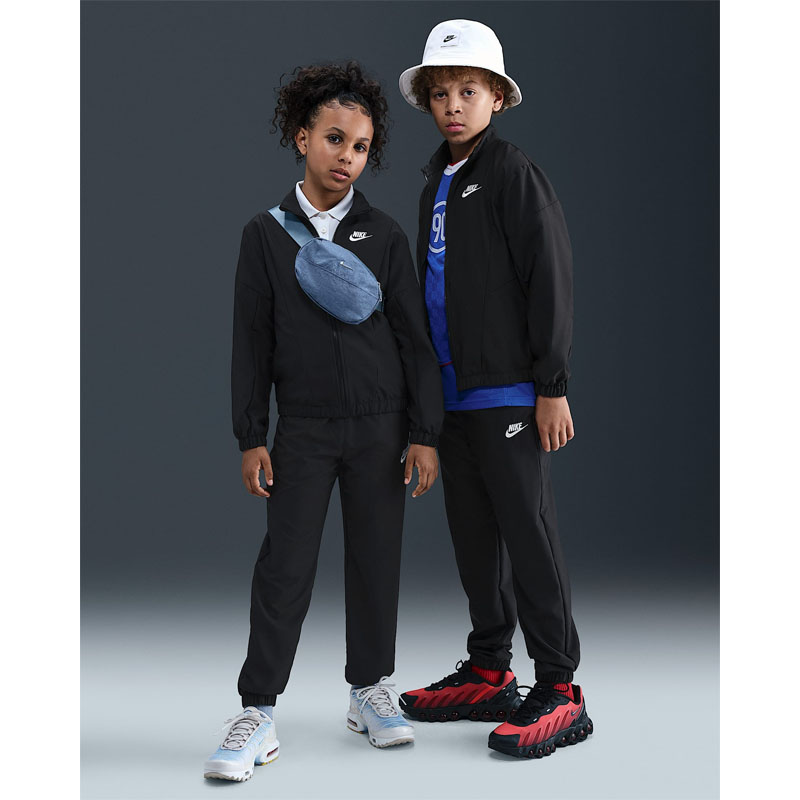 送料無料 ナイキ キッズ ジュニア上下 NIKE YTH NSW トラックスーツ ウーヴン FZ 130-160cm 子供服 キッズウエア フルジップ 長袖ジャケット ロングパンツ セットアップ 子ども用 スポーツウエア 男の子 女の子 上下組 運動 普段使い こども ブランド アパレル/HQ9314-011
