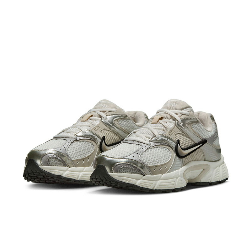送料無料 ナイキ スニーカー レディース NIKE WMNS V5 RNR ローカット カジュアル シューズ 女性 レディースシューズ 靴 レトロランスタイル スポーツMIX スポカジ スポーティ レディーススニーカー ブランド nike くつ/HQ7901-104
