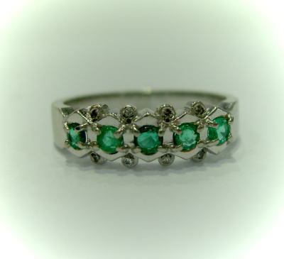 Pt900 プラチナ　エメラルド&ダイヤモンド　リング♪｜ＪＥＷＥＬＲＹ　ＬＡＮＤ