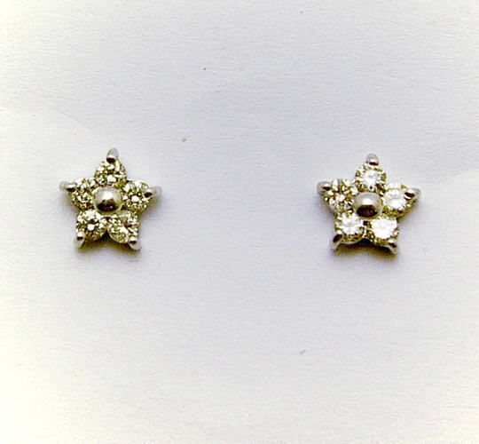 K18 ホワイトゴールド ダイヤモンド 花ピアス♪