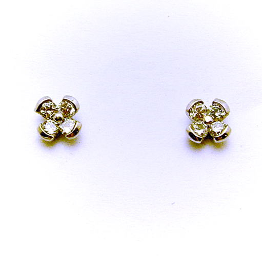 K18 ホワイトゴールド ダイヤモンド 花ピアス♪