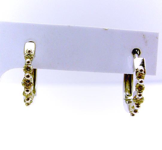K18 ホワイトゴールドダイヤモンド輪ピアス（フープ）小♪｜ＪＥＷＥＬＲＹ　ＬＡＮＤ