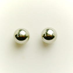 一つは欲しい！ プラチナ 6mm 丸玉 ピアス♪