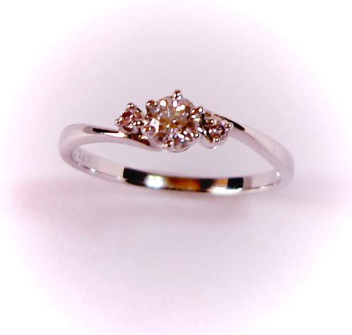 プラチナ ダイヤモンド0.188ct E-VS2-3EX(HC) リング(ピンクダイヤ入り)♪