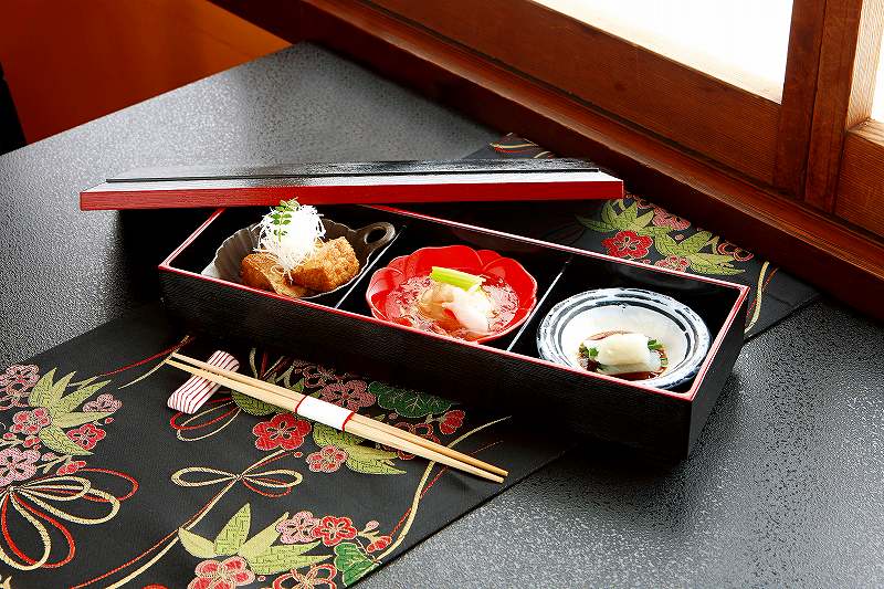三つ仕切り 雪ｾｯﾄ 54600037 KOYO 花伝 JAPANESE TABLEWARE vol.12