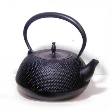 南部地方金物 鉄瓶 膳(小) 1.6L 50031 コーヒー・お茶用品-キッチン用品・食器・調理器具-茶道具・湯呑・急須