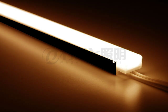 ＴＥＳ ＬＩＧＨＴＩＮＧ コネクタ式間接照明 tiffa Black(ティファ ブラック) TTHBシリーズ 明るさ100％タイプ 100タイプ 全長97mm 1.4W 96lm 本体:黒色(ブラック) 電球色 2500K TTHB-010-25 ※受注生産品