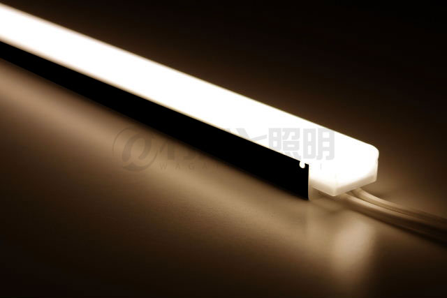 ＴＥＳ ＬＩＧＨＴＩＮＧ コネクタ式間接照明 tiffa Black(ティファ ブラック) TTMBシリーズ 明るさ30％タイプ 100タイプ 全長97mm 0.5W 36lm 本体:黒色(ブラック) 温白色 3500K TTMB-010-35 ※受注生産品