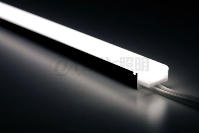 ＴＥＳ ＬＩＧＨＴＩＮＧ コネクタ式間接照明 tiffa Black(ティファ ブラック) TTHBシリーズ 明るさ100％タイプ 100タイプ 全長97mm 1.4W 108lm 本体:黒色(ブラック) 昼白色 5700K TTHB-010-57 ※受注生産品