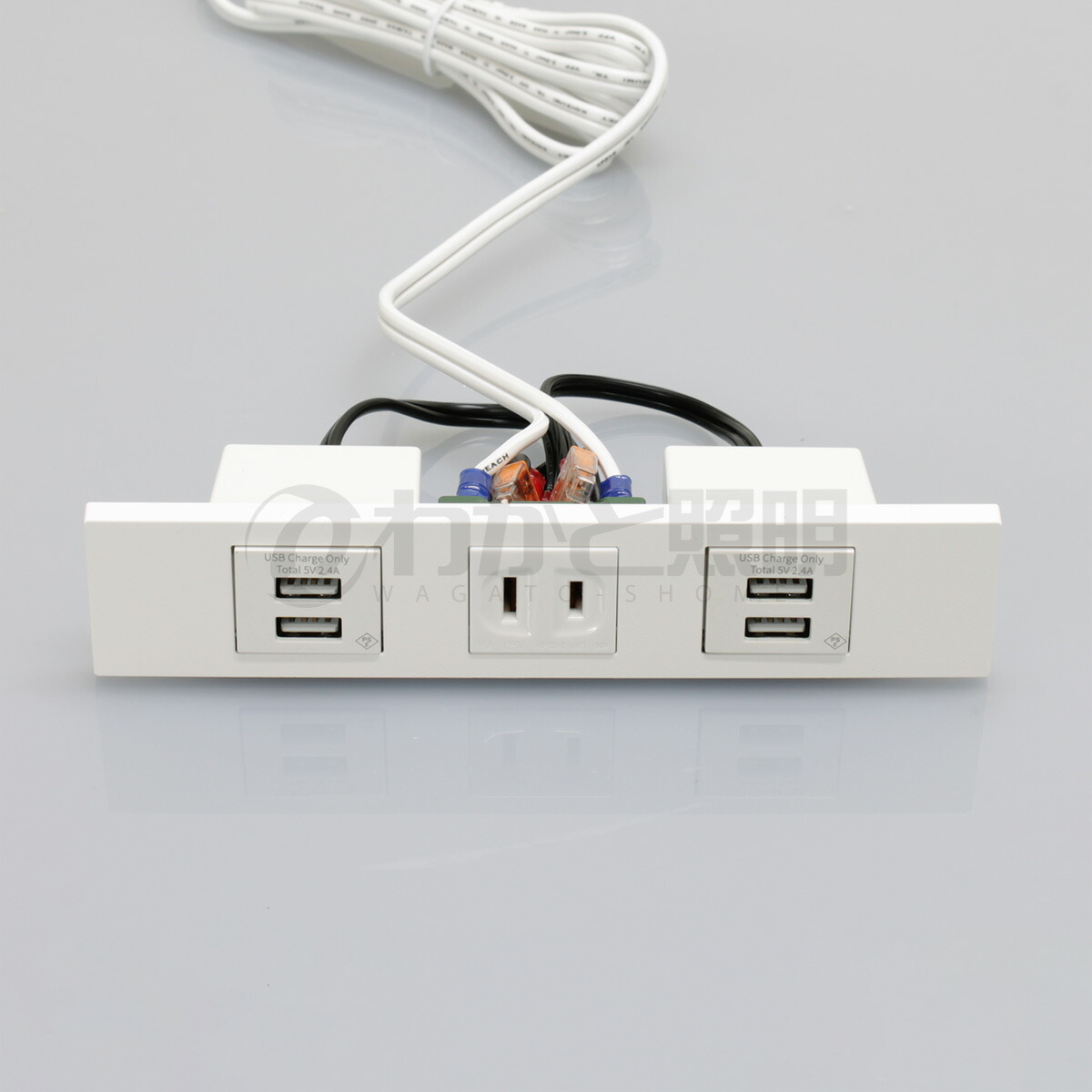 テクノパーツ　家具用コンセント(什器用)　USB付きコンセント(USB4口､コンセント1口)　VFFコード1.95m　125V15A　USB5V2.4A　ネジ止め式　セラミックホワイト　コンセントプラグ　Type-A　USB-A　4個口　4コ口　4ヶ口　1個口　1コ口　1ヶ口　TPC-203USB002X2+C-CW
