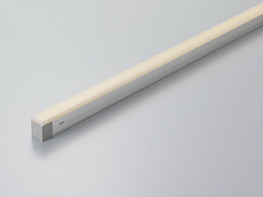 ＤＮライティング　屋内用　Seamlessline　LED照明器具　SFL-P4　低輝度タイプ　光源一体型　電源内蔵　コンパクト型　全長832mm　電球色(3000K)　スクエア型カバー　SFL832L30S-P4 ※受注生産品｜わがと照明 11,685円