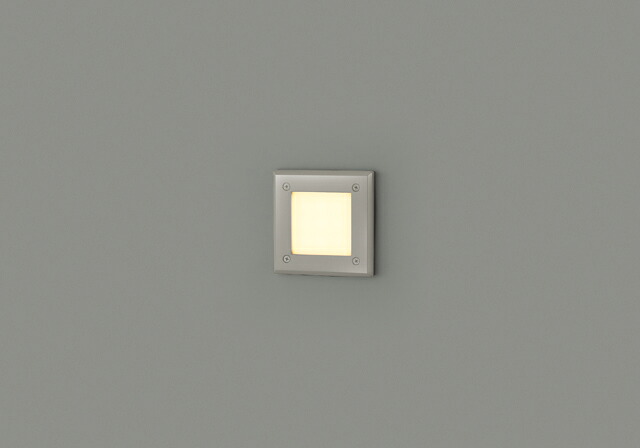 東芝　LEDアウトドアブラケット　足元灯　LED一体形　前面カバー付き　電球色　シルバー　LEDB87938L(S)-LS