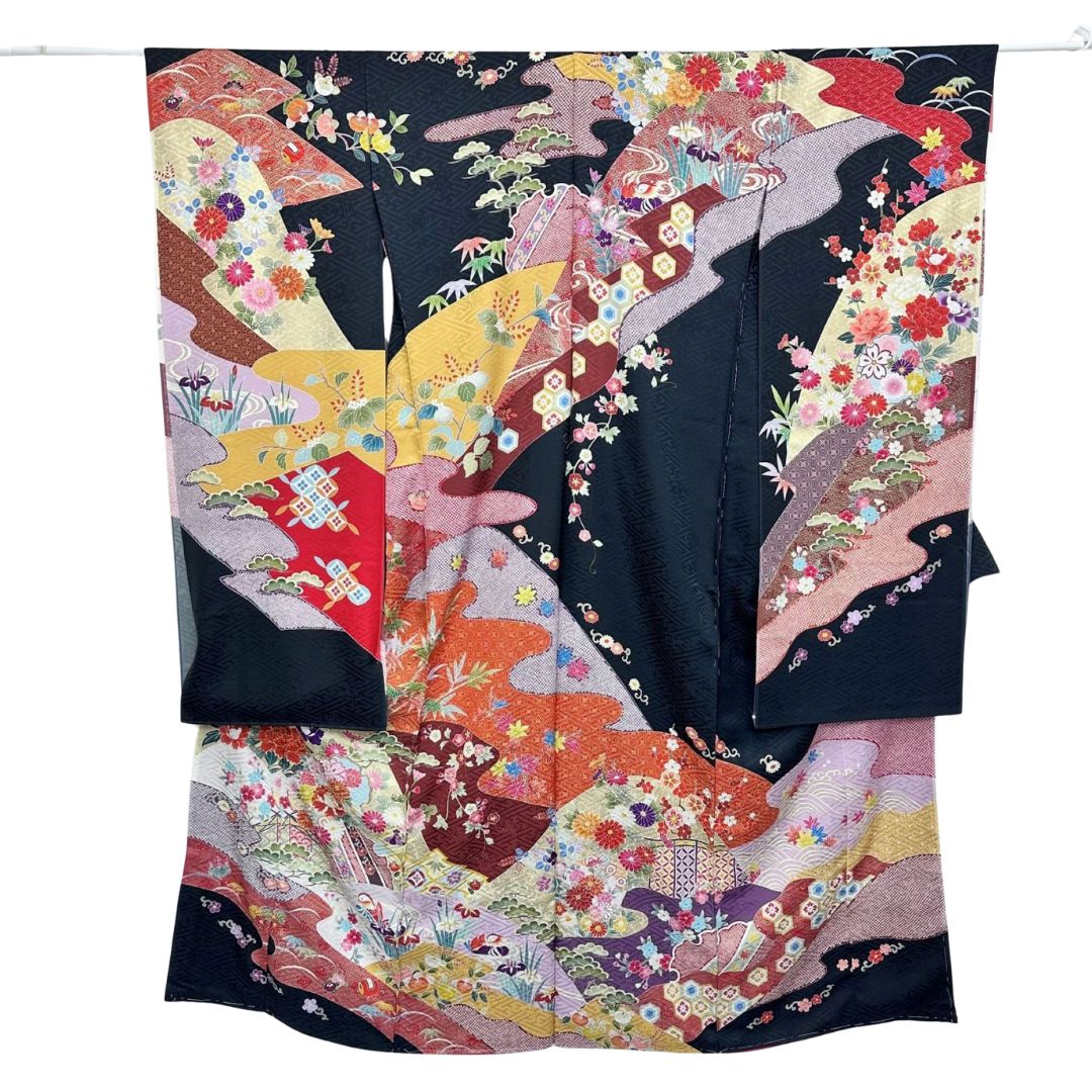 振袖仮絵羽（八掛付き添い人）四季顕花植物・割付飾りつけ（刺しゅうあり）(黒地）未仕立てもの