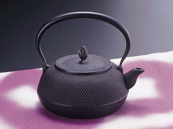 楽天市場】【岩鋳製 南部鉄器】【即納可能】鉄瓶 9型平丸アラレ