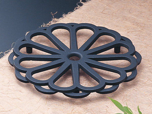 Iwachu Cast Iron Trivet - Kiku