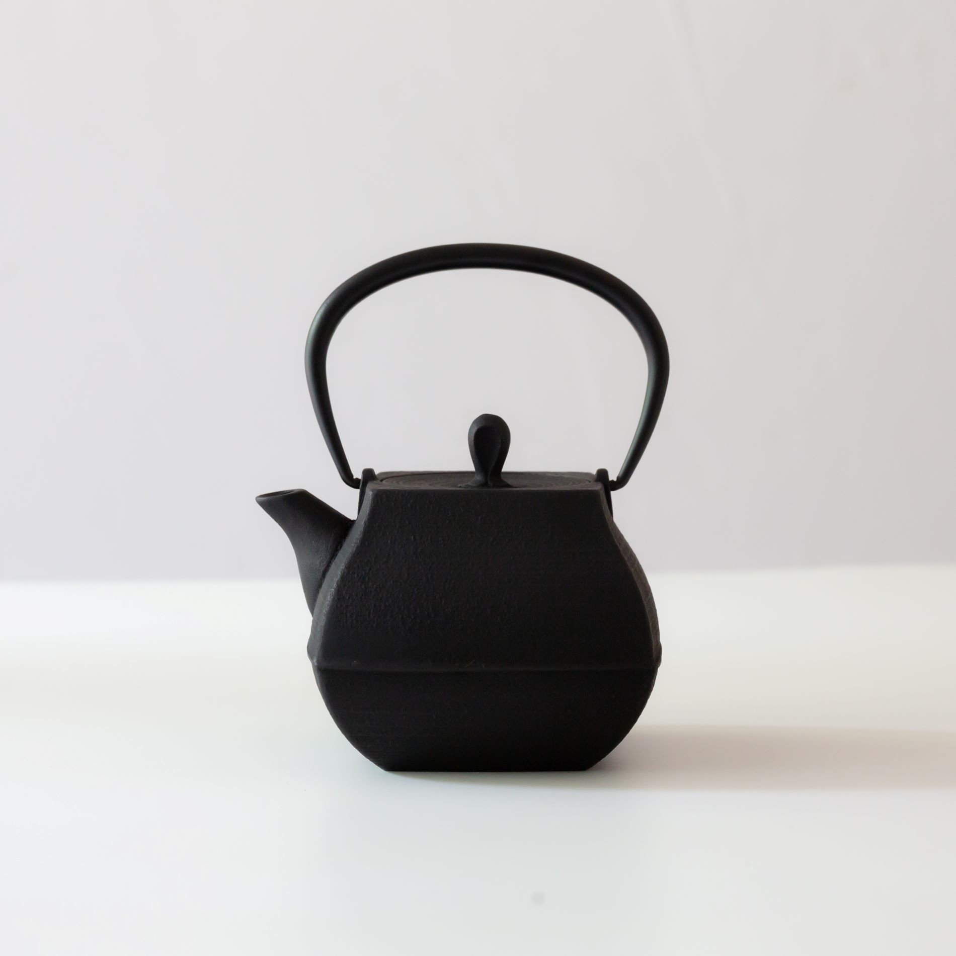 楽天市場】【岩鋳製 南部鉄器】鉄瓶 9型平丸亀甲南部鉄瓶 南部鉄器