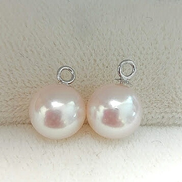 〈照り巻き花珠級〉あこや真珠 7.5mm-8mm SVチャーム(ピアス用/内径1.8ｍｍ-2.1ｍｍ) ホワイト 品質証明書付き　【※チャームは返品不可】 アコヤ真珠あこやパール アコヤパール シルバー6月誕生石シルバー通販10000004d　本真珠｜伊勢志摩　わいわいパール