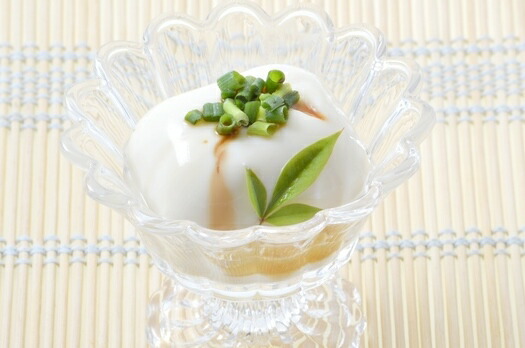 北海道産ブランド大豆100%で作った新しい味覚の絹ごし豆腐！甘さ、香りとも今までにない美味しさ！デザート感覚で美容と健康にも！食べきり150gで、高タンパク低カロリー健康応援！  豆腐 | lunatici.it