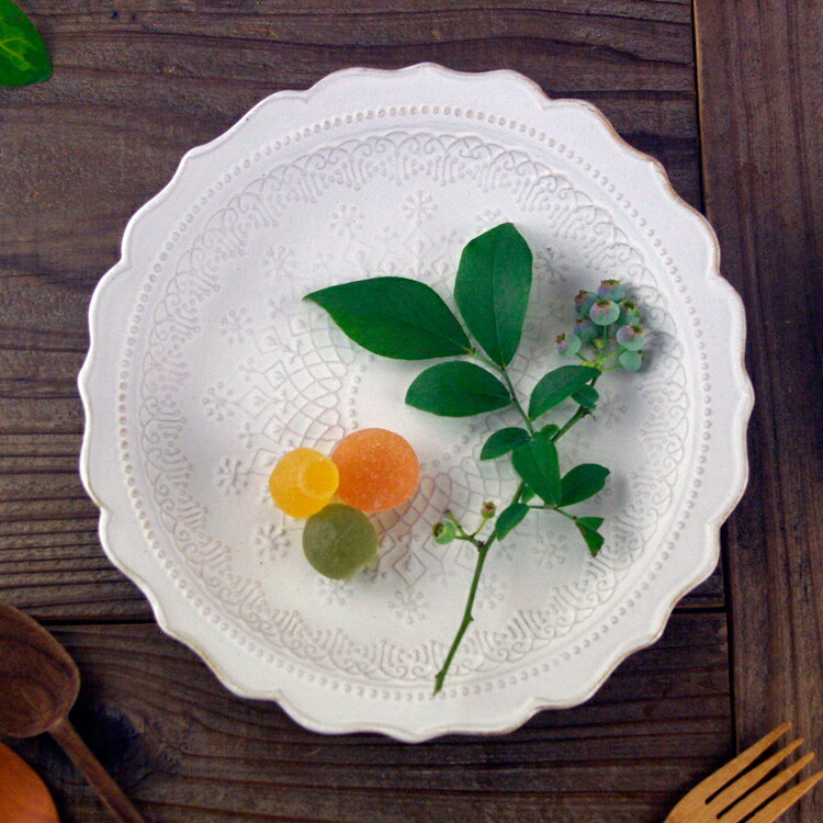 楽天市場 益子焼 フレンチレース プレート L マットホワイト 大きなお皿 皿 盛り付け皿 おしゃれ かわいい レース模様 北欧風 モダン 洋風 和食器 食洗機対応 電子レンジ使用可 ギフト プレゼント 母の日 敬老の日 内祝い お家カフェ 父の日 益子焼 和食器通販
