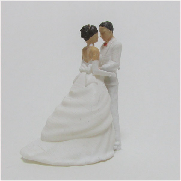 楽天市場 1 50人形 新郎新婦 ウェディングフィギュアa ハグ 結婚式 ブライダル 塗装済み 模型人形植栽電飾のわき役黒ちゃん