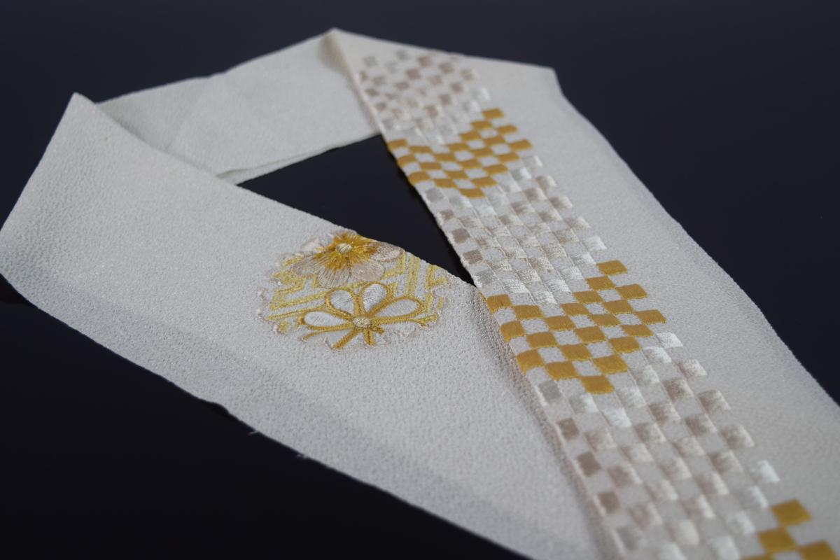 振袖 袴 小紋に 刺繍半衿 片身変わり家紋半衿 市松に雪輪 白黄 格安店