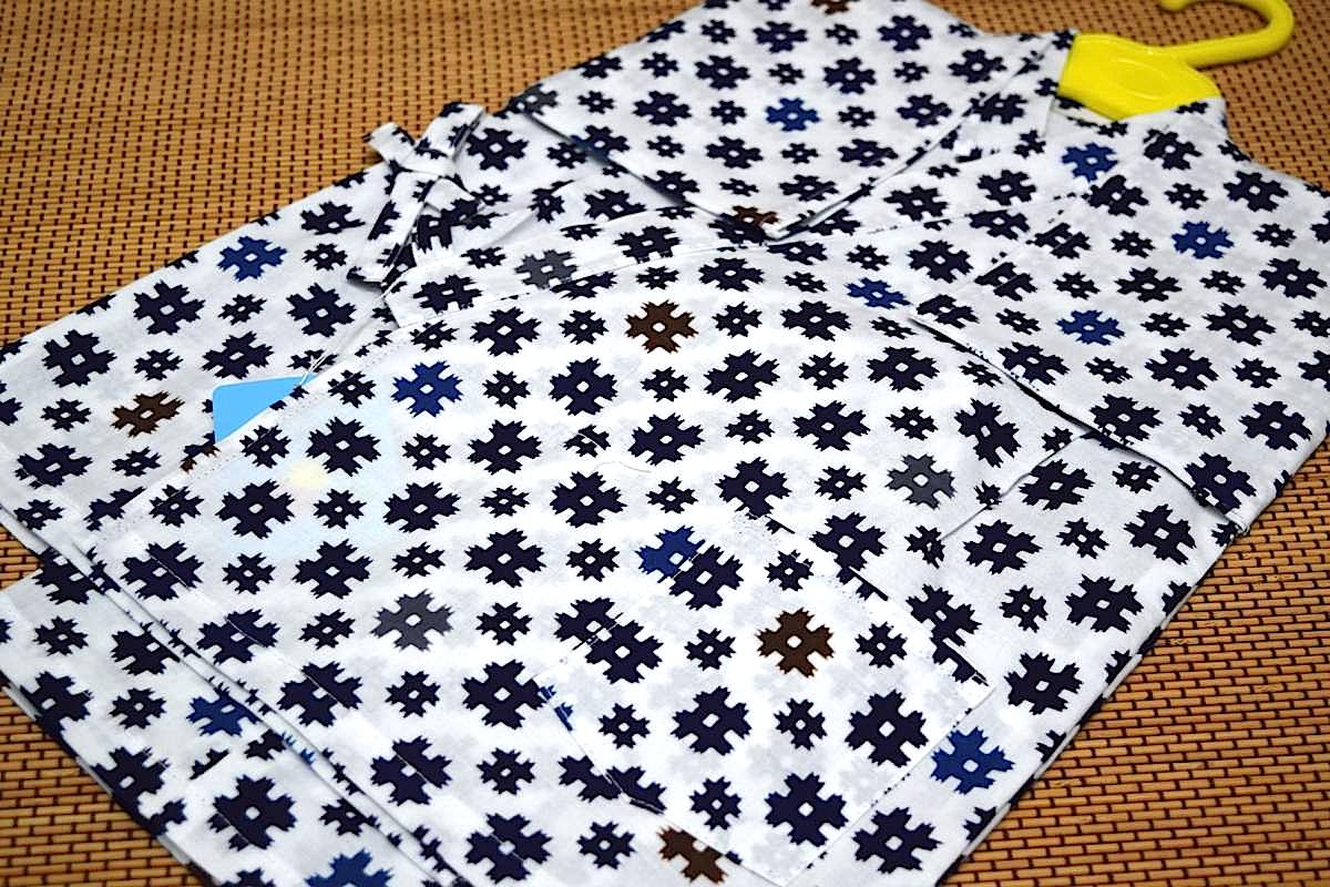 【男の子・男児】子供甚平【100cm・3～4歳】 【日本製・注染本染め】「白地に井桁」