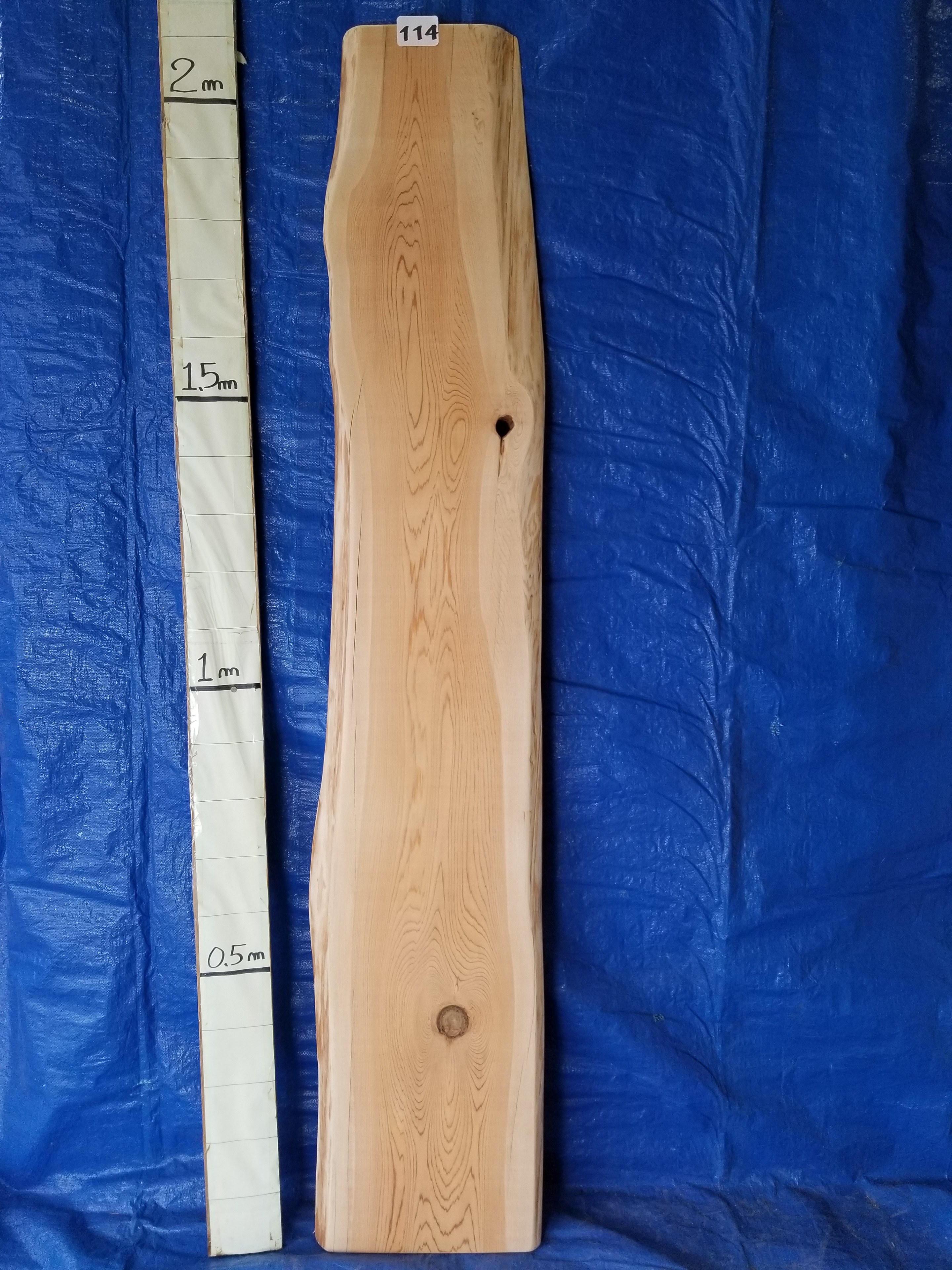 天然　クルミ　DIY材　木材　天板　テレビ台　無垢材　カウンターテーブル　一枚板 クルミ材テーブル 無垢材の一枚板ダイニングテーブルの製作