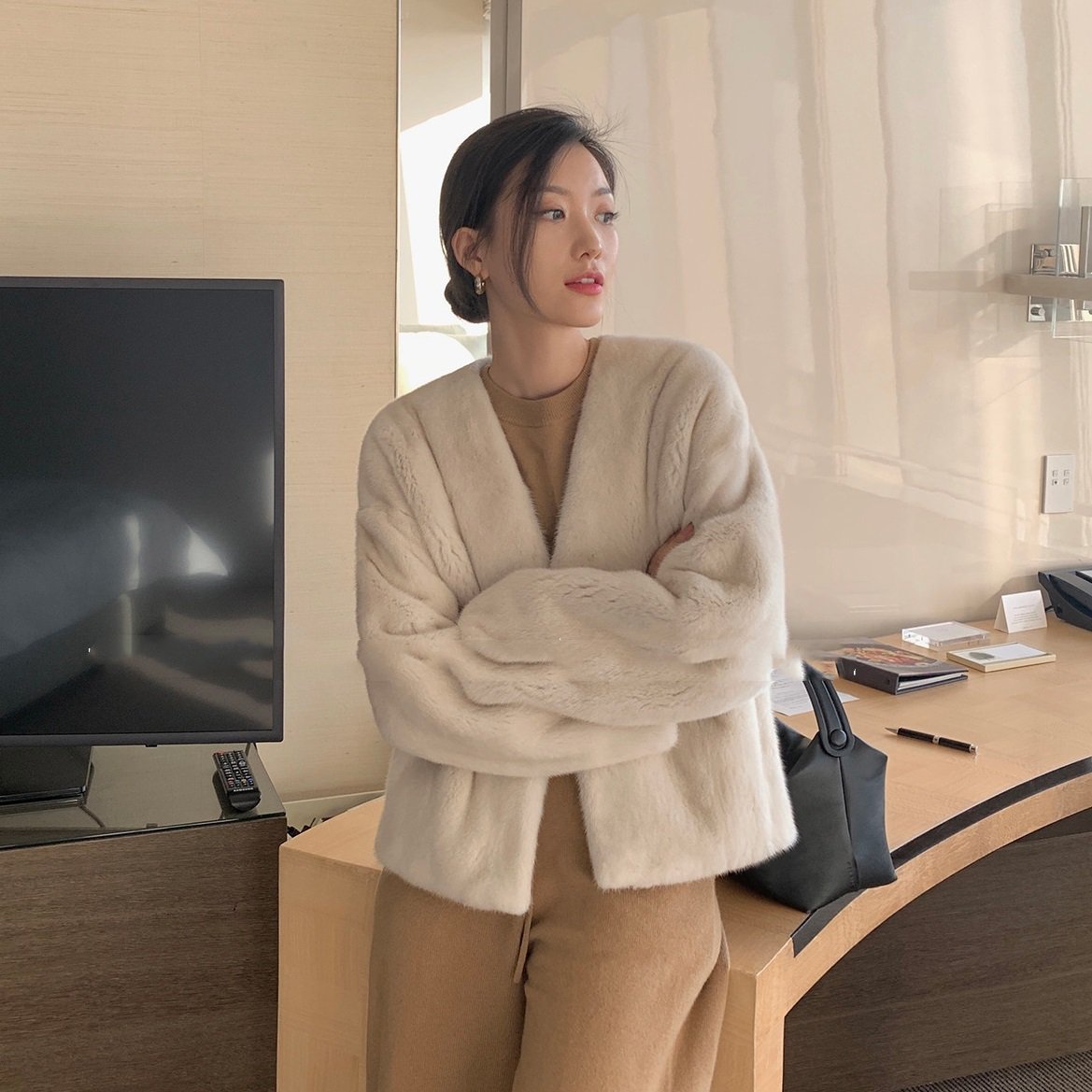 アウター フェイクファー ノーカラー ジャケット Vネック もこもこ ふわふわ ショート 大人可愛い ママ
