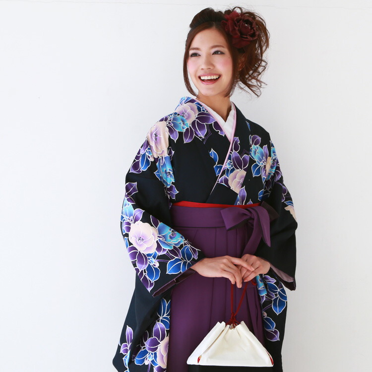 【4/4 20:00～4/10 1:59までポイント10倍】【レンタル】 卒業式 袴 レンタル 女 フルセット大学 紺 レトロ 袴セット 卒業式袴セット2尺袖着物＆袴フルセットレンタル 安い 「紺地に青・紫の金刺繍椿」